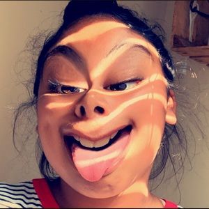 Meet your Posher, Mia